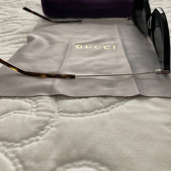 Gucci Sunglasses - Picture 6 of 7